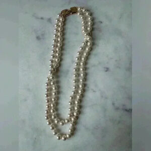 Vintage Faux‎ Pearl Gold Tone Clasp Necklace Size 18”